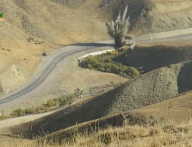 Βίντεο: Οι Κούρδοι «τινάζουν στον αέρα» Τούρκο αντισυνταγματάρχη και την συνοδεία του